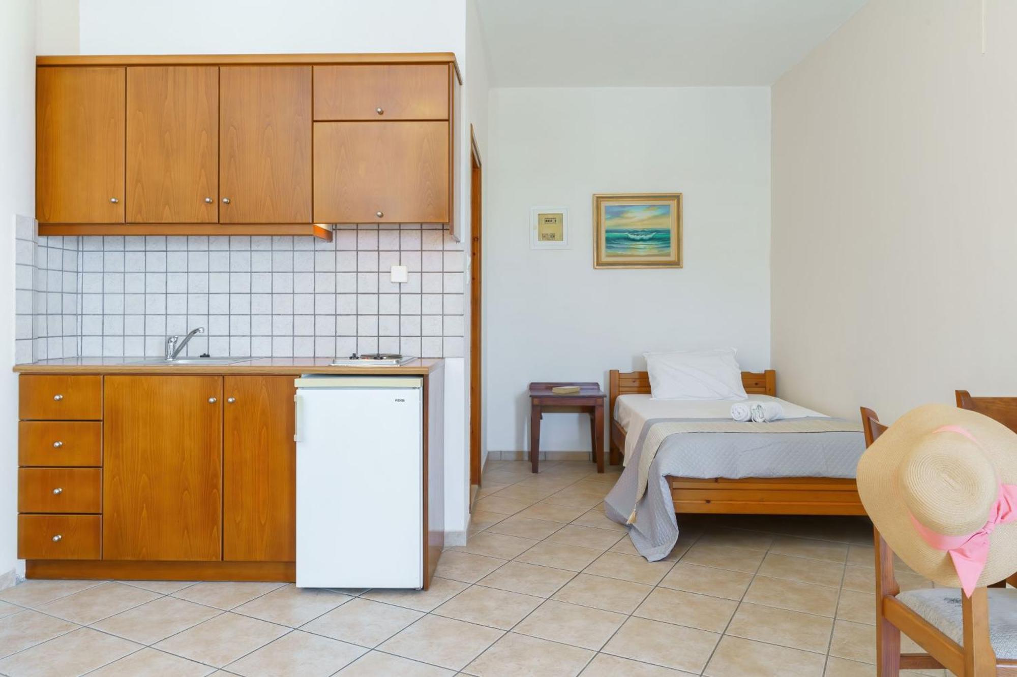 Sunrise Suites & Apartments Каливес Номер фото